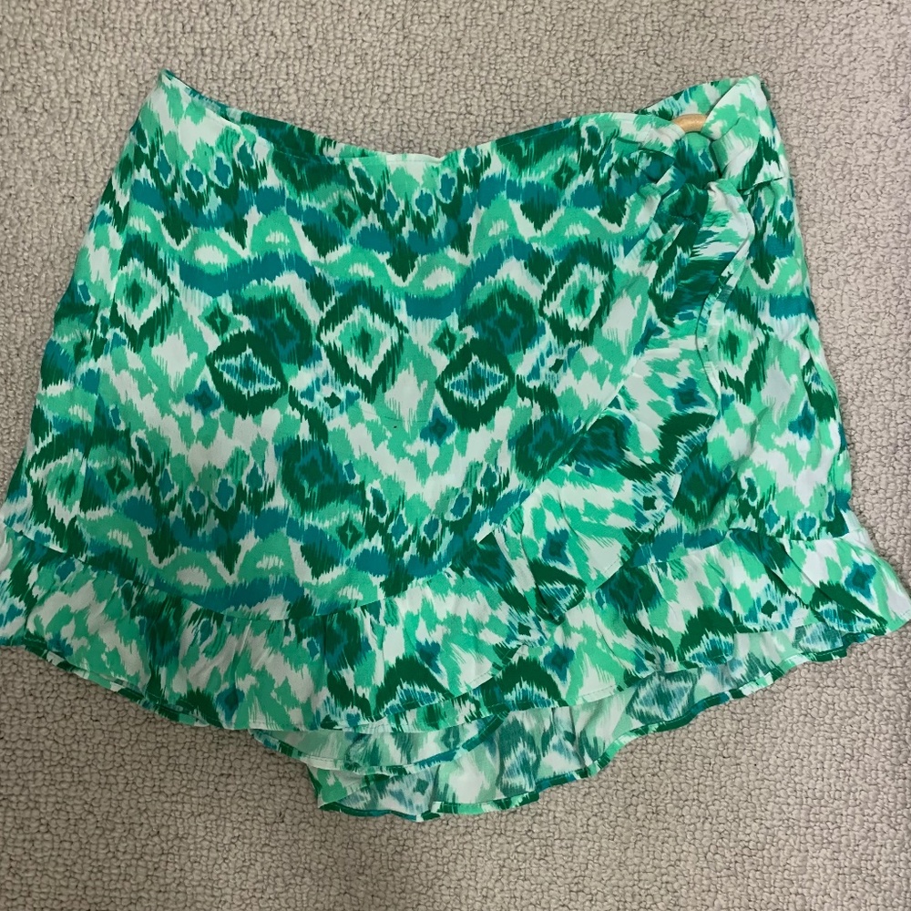Green print skort